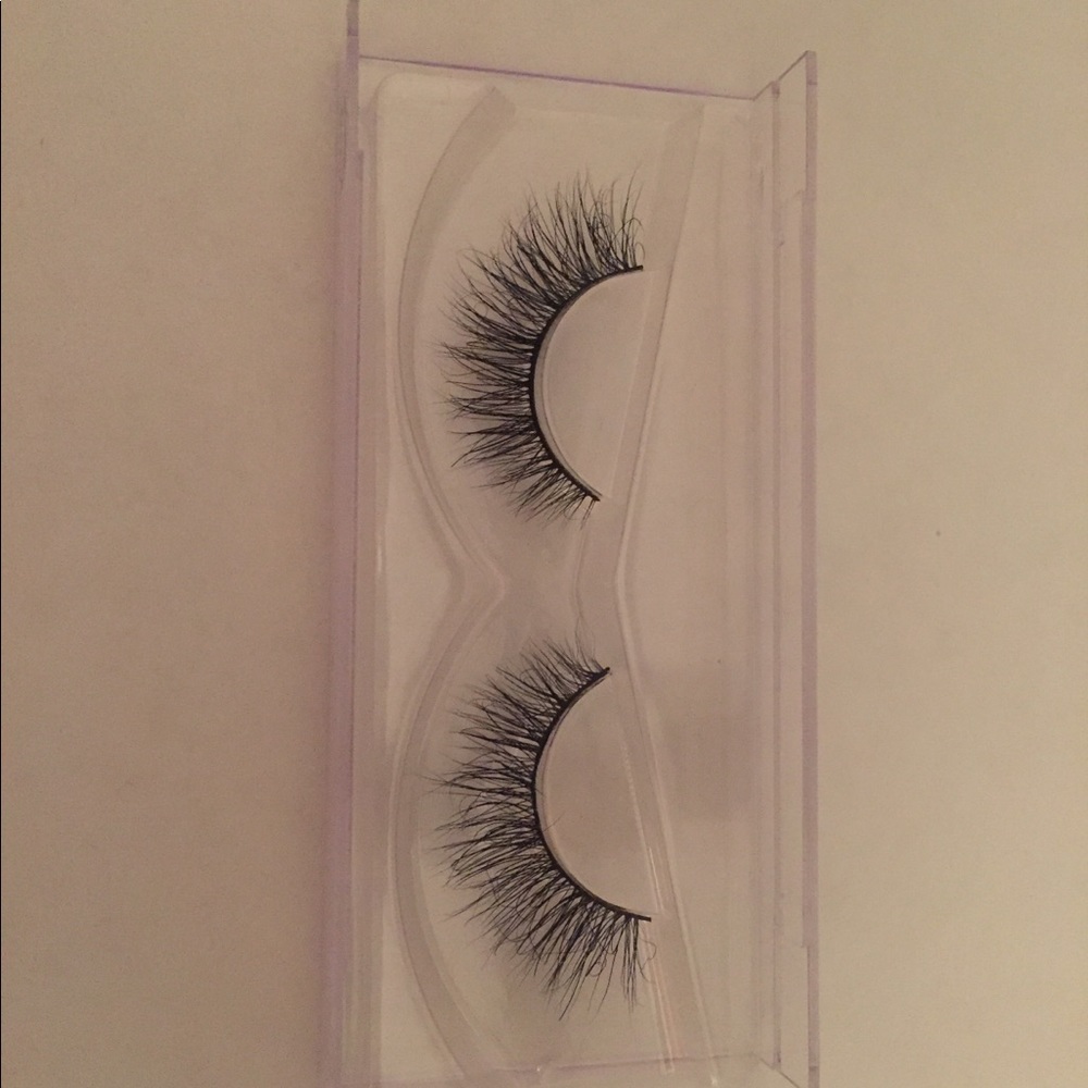 Eyelashes - Picture 3 of 8